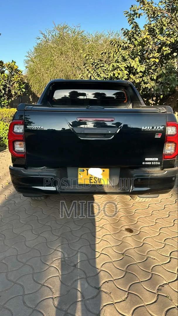 Toyota Hilux 2022 Black