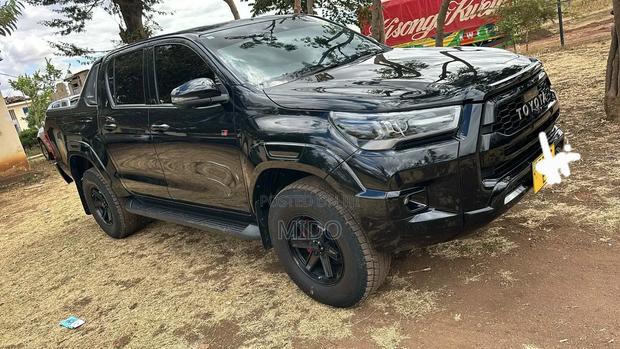 Toyota Hilux 2022 Black
