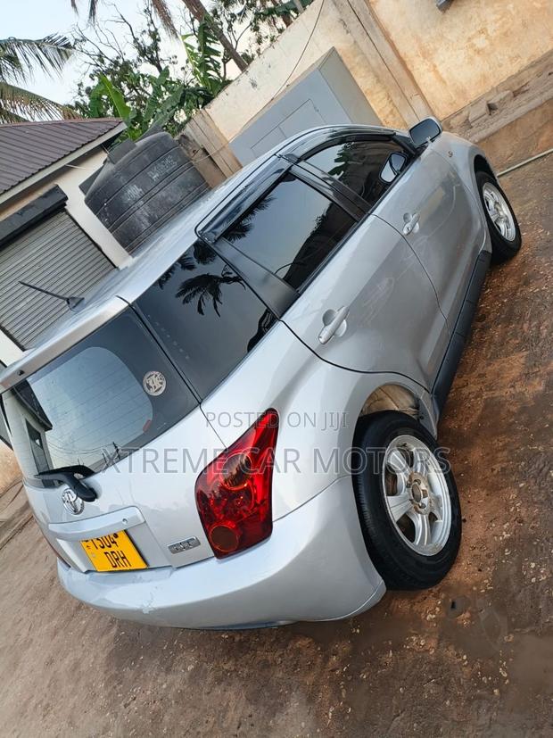 Toyota IST 2003 Silver