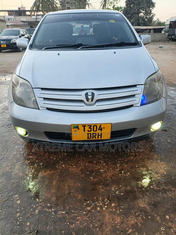 Toyota IST 2003 Silver