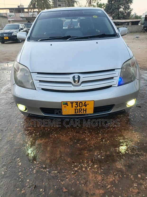 Toyota IST 2003 Silver