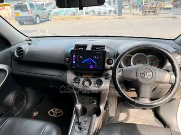 Toyota RAV4 2009 Off white