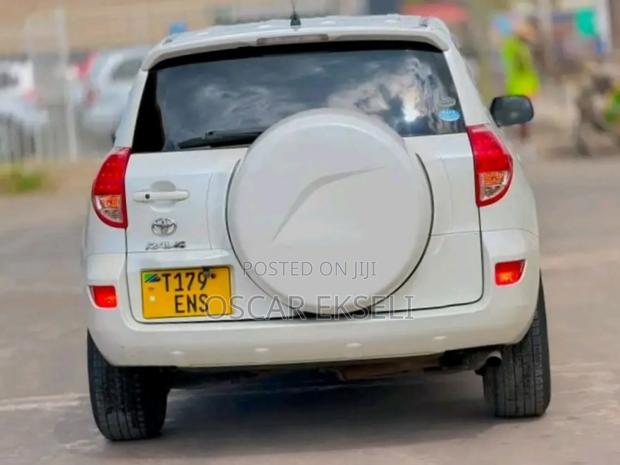 Toyota RAV4 2009 Off white