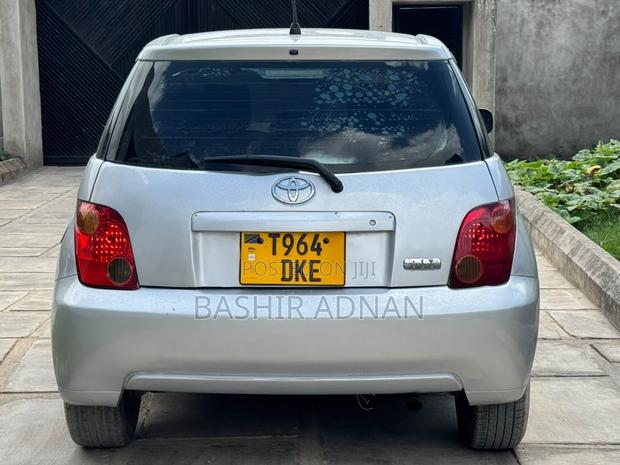 Toyota IST 2004 Silver