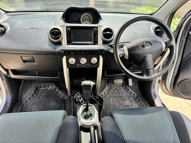 Toyota IST 2004 Silver