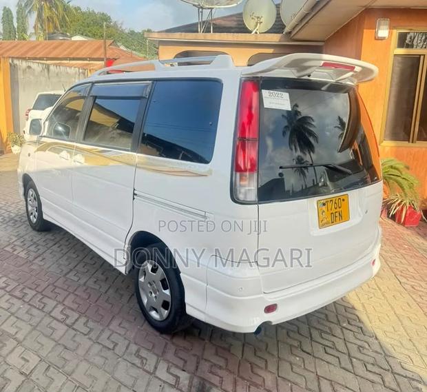 Toyota Noah 2001 White