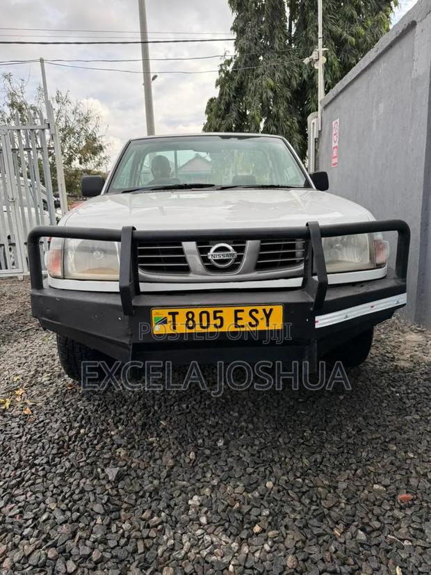 Nissan Hardbody 2008 White