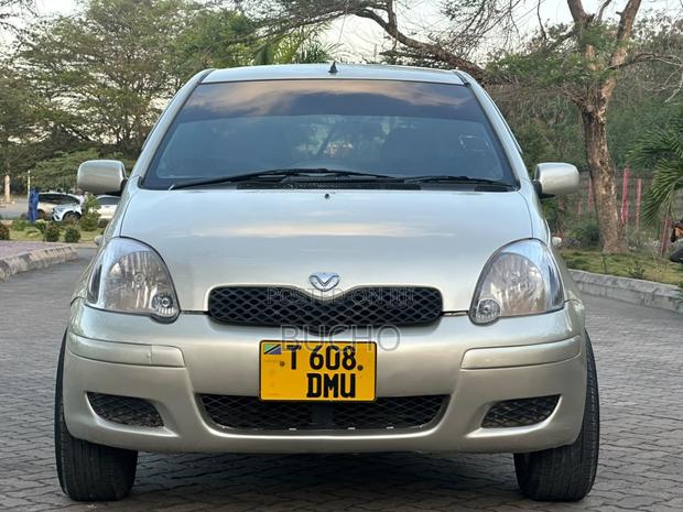 Toyota Vitz 2002 Gold