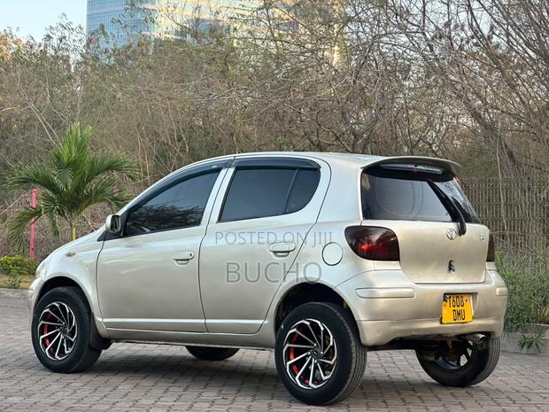 Toyota Vitz 2002 Gold