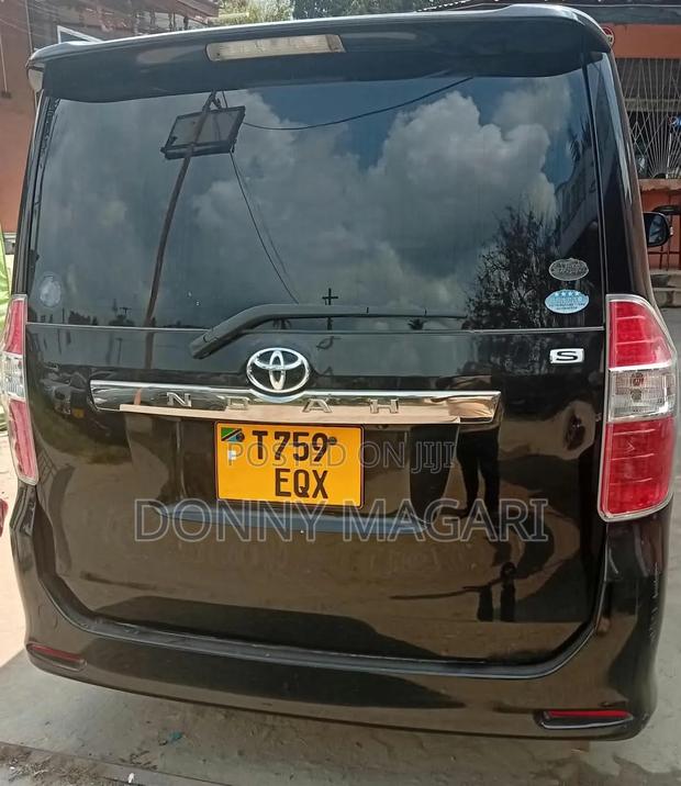 Toyota Noah 2.0 143hp AWD (8 Seater) 2008 Black