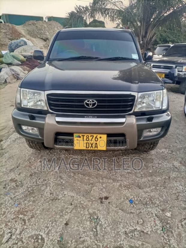 Toyota Land Cruiser HDJ 100 2001 Blue