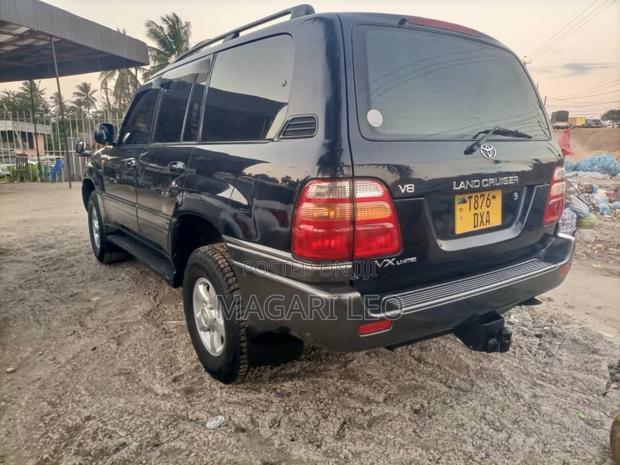 Toyota Land Cruiser HDJ 100 2001 Blue