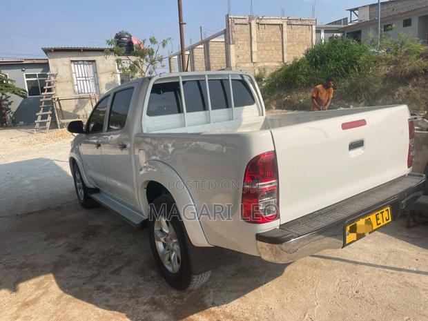 Toyota Hilux 3.0 D-4D 4x4 2013 White