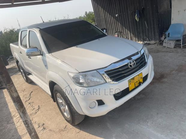Toyota Hilux 3.0 D-4D 4x4 2013 White