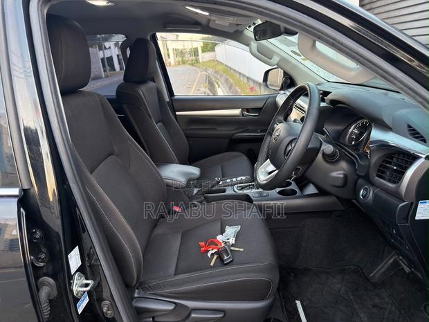 Toyota Hilux Revo Double Cab Deisel 2.8 AWD 2021 Black