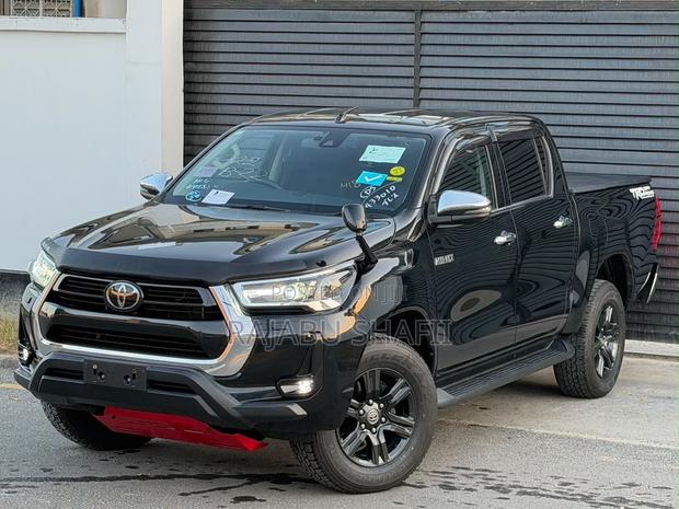Toyota Hilux Revo Double Cab Deisel 2.8 AWD 2021 Black