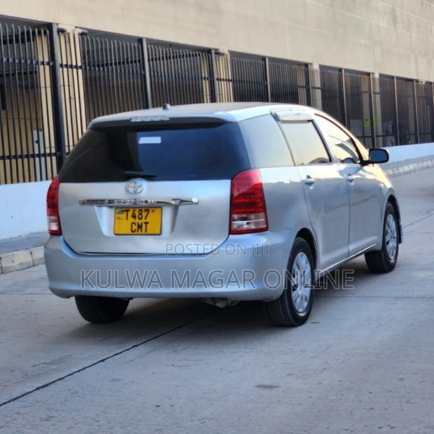 Toyota Wish 2005 Silver