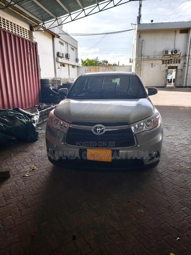 Toyota Kluger 2014 Silver