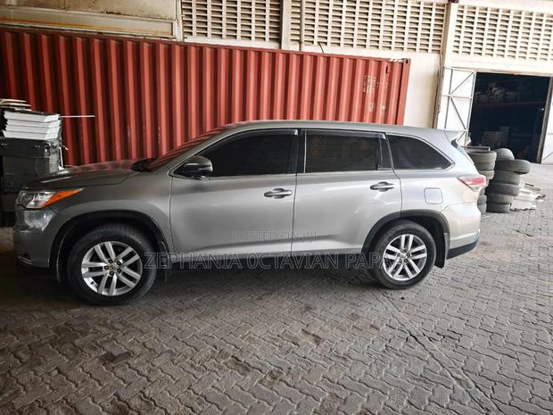 Toyota Kluger 2014 Silver