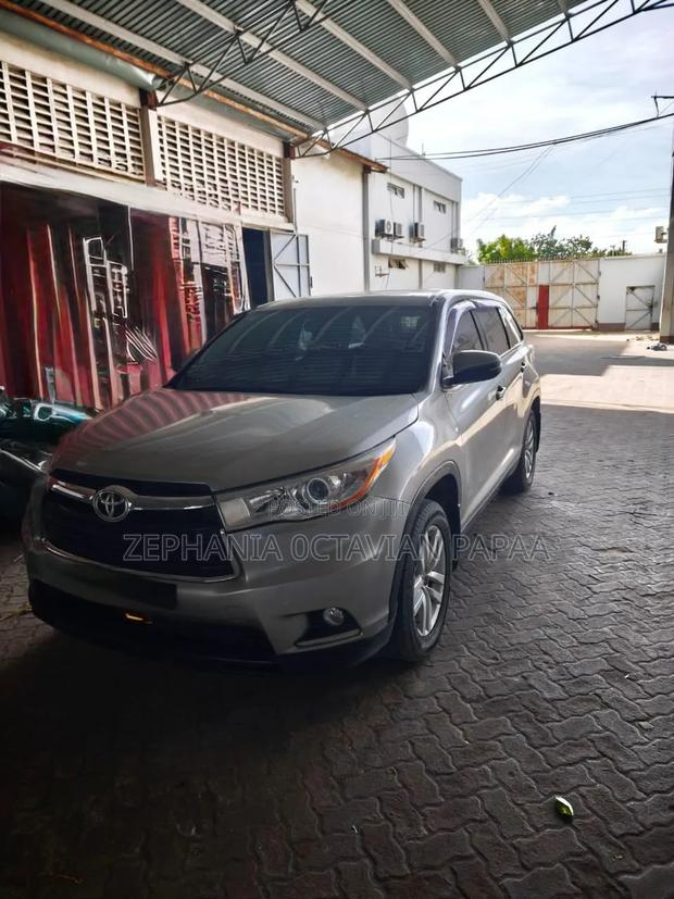 Toyota Kluger 2014 Silver