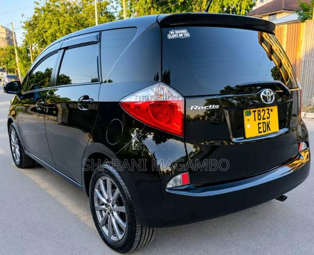 Toyota Ractis 2012 Black