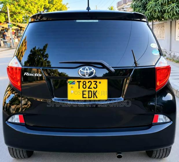 Toyota Ractis 2012 Black