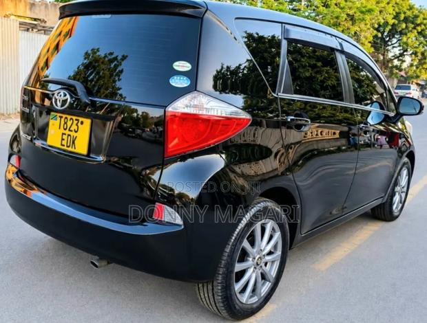 Toyota Ractis 2012 Black