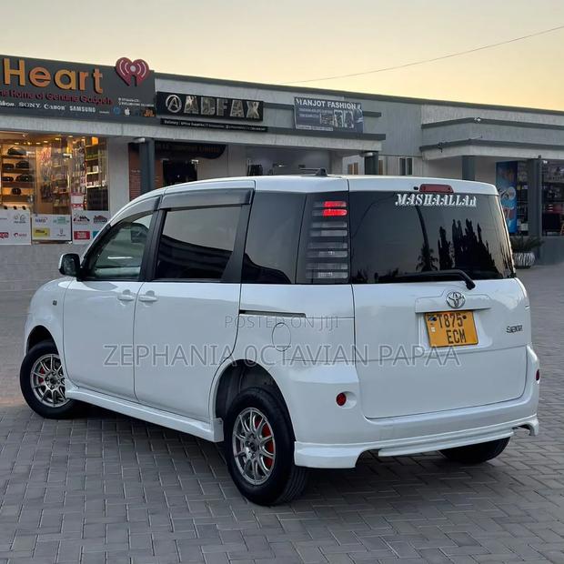 Toyota Sienta 2004 White