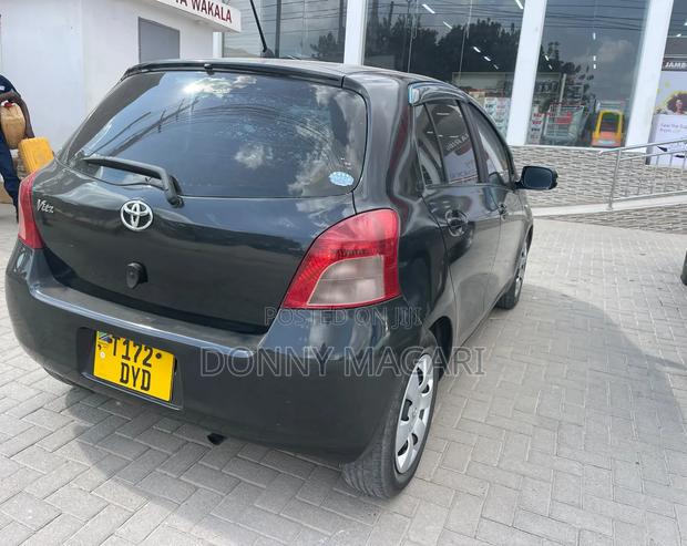 Toyota Vitz 2006 Black