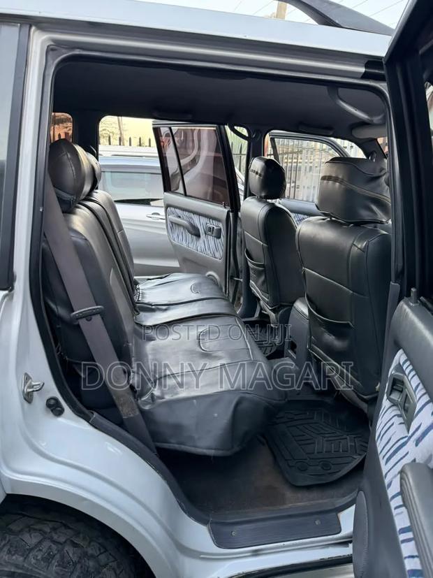 Toyota Land Cruiser Prado 2001 White