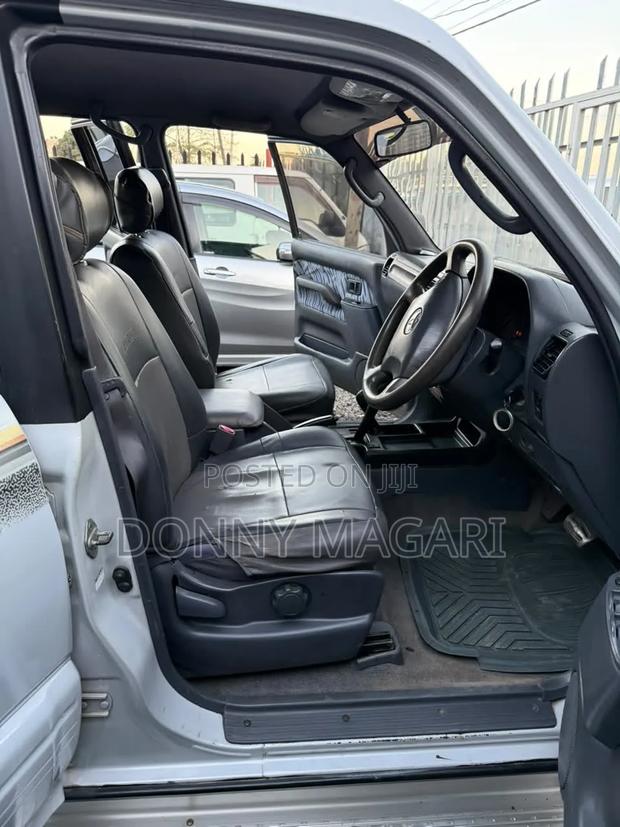 Toyota Land Cruiser Prado 2001 White