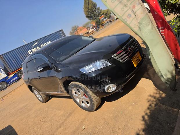 Toyota Vanguard 2012 Black