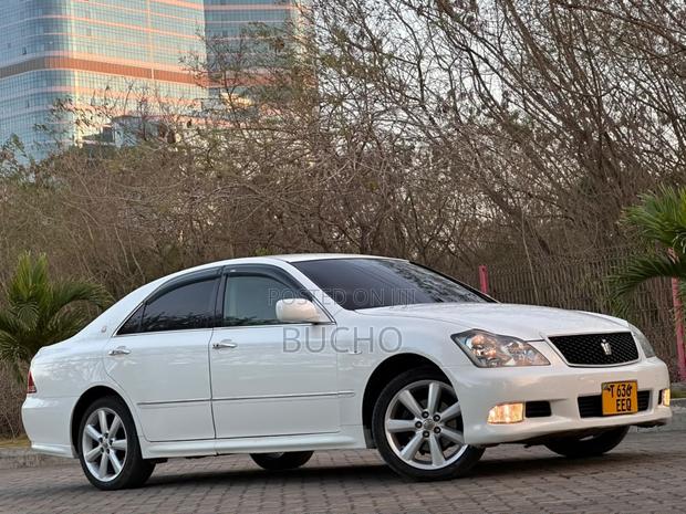 Toyota Crown 2006 White