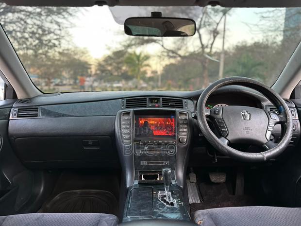 Toyota Crown 2006 White