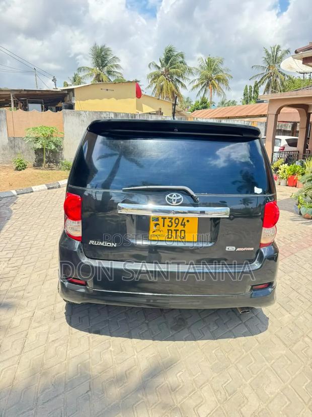 Toyota Corolla Rumion 2009 Black