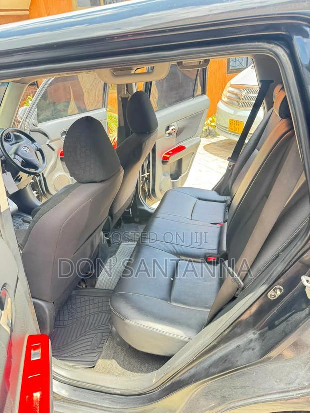 Toyota Corolla Rumion 2009 Black