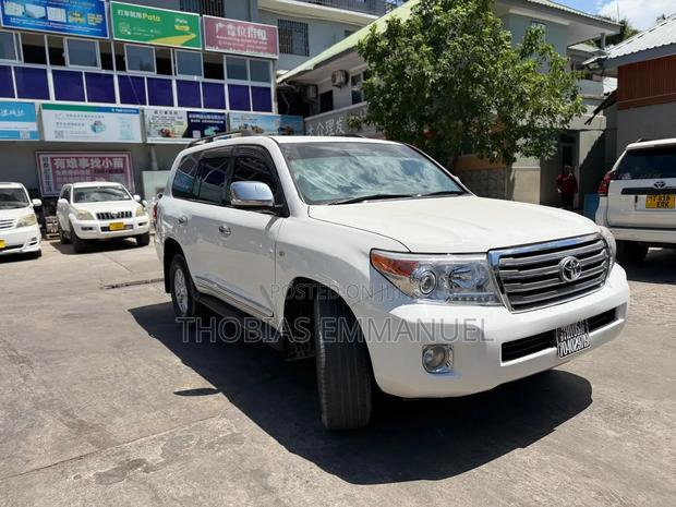 Toyota Land Cruiser 2012 White