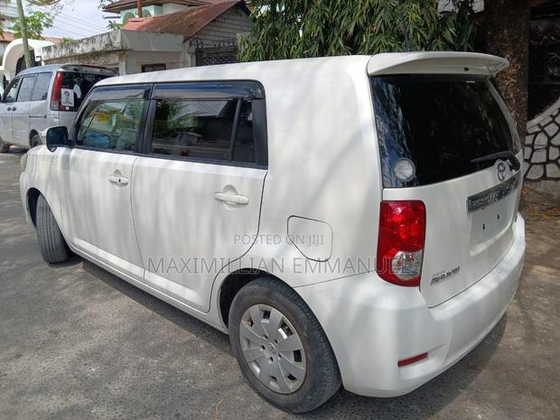 Toyota Corolla Rumion 2009 White