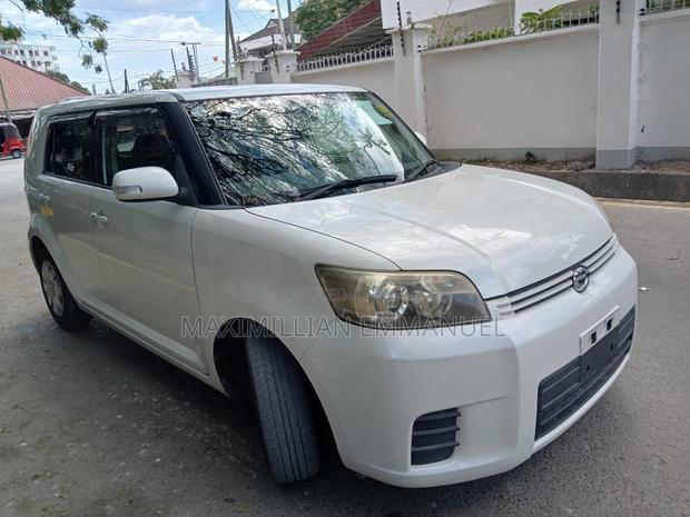 Toyota Corolla Rumion 2009 White