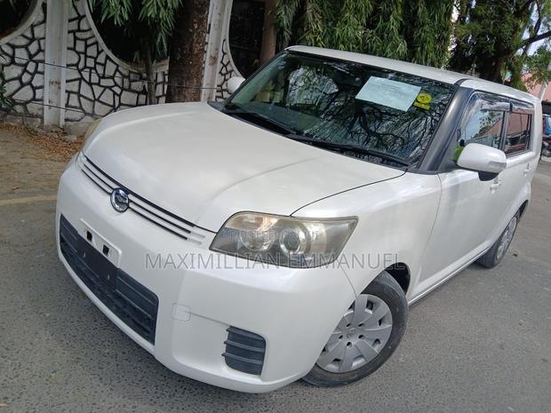 Toyota Corolla Rumion 2009 White