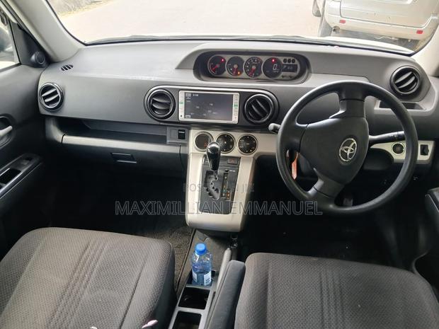 Toyota Corolla Rumion 2009 White