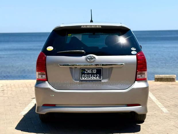Toyota Wish 2006 Silver