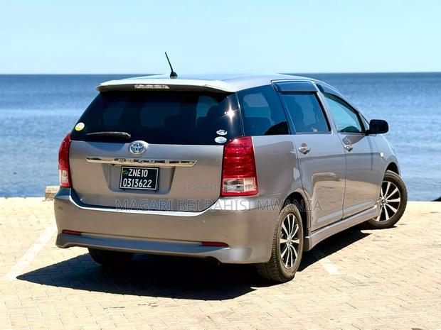 Toyota Wish 2006 Silver