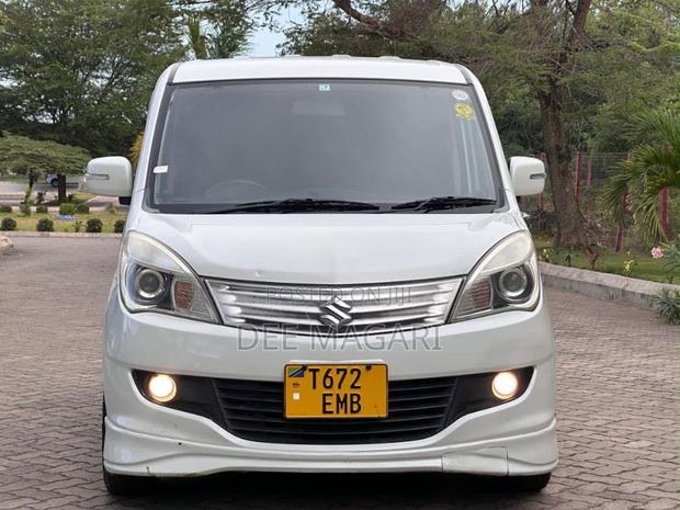 Suzuki Solio 2010 White