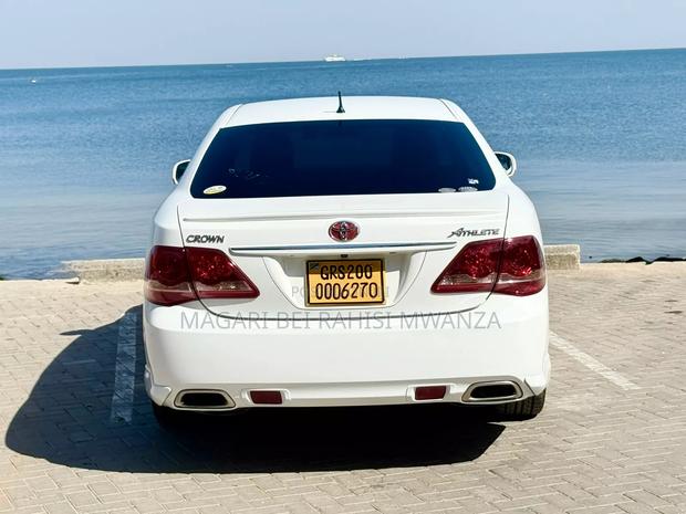 Toyota Crown 2008 White
