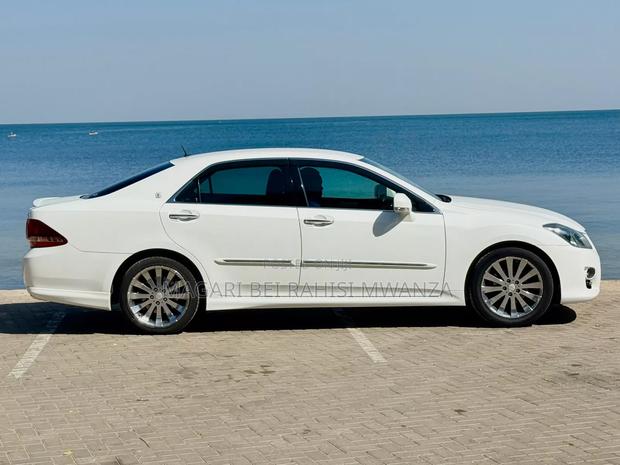 Toyota Crown 2008 White