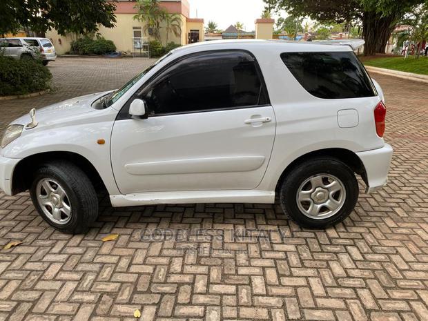 Toyota RAV4 Automatic 2003 White