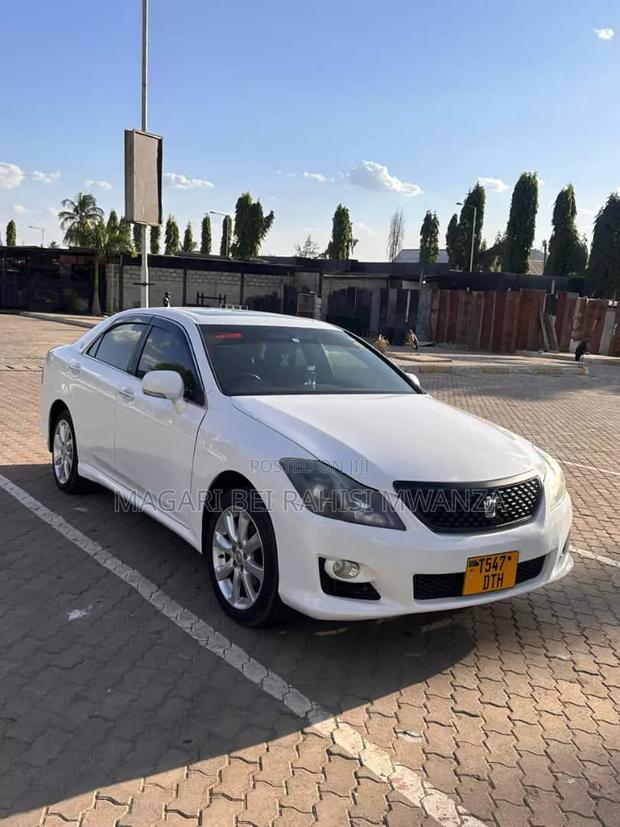 Toyota Crown 2009 White