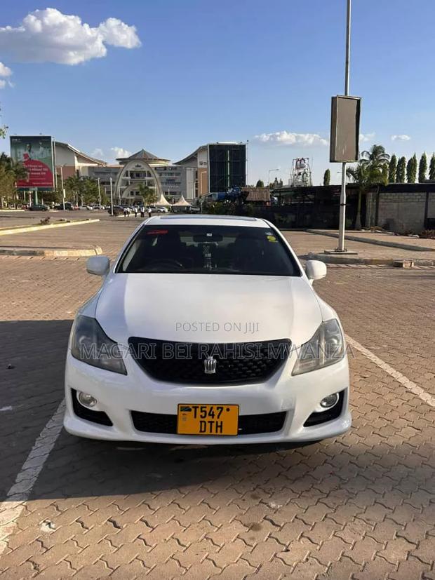 Toyota Crown 2009 White