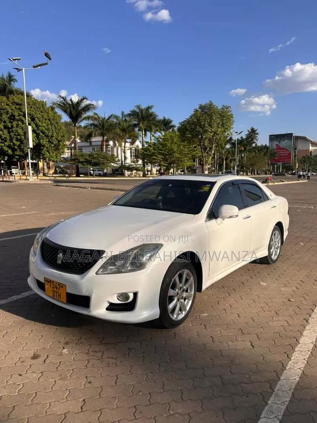 Toyota Crown 2009 White
